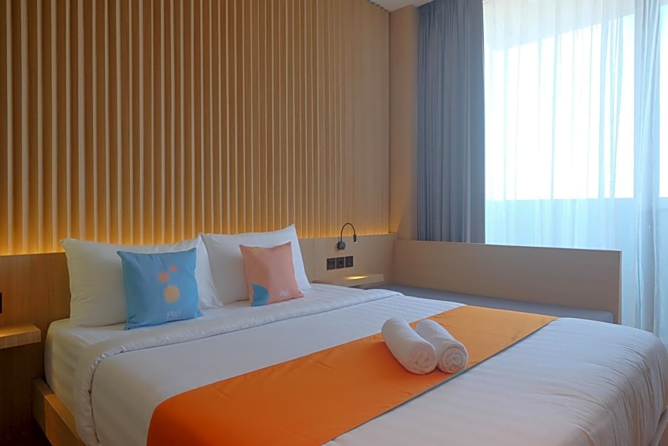 Sans Hotel RG Living Jogja by RedDoorz