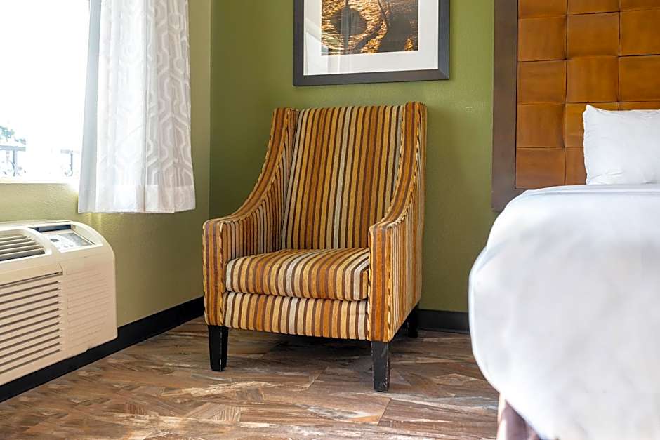 The Buena Park Hotel & Suites