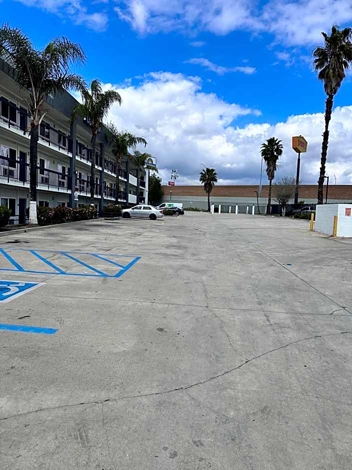 Days Inn by Wyndham Ontario Airport