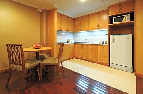 Admiral Suite One-Bedroom with Balcony