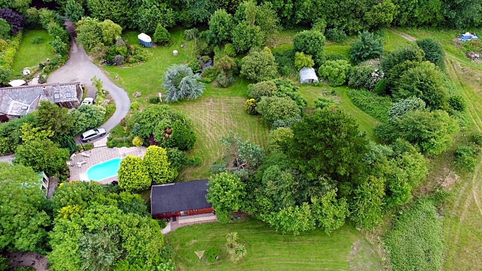 Tudor Lodge with pool & BBQ cabin