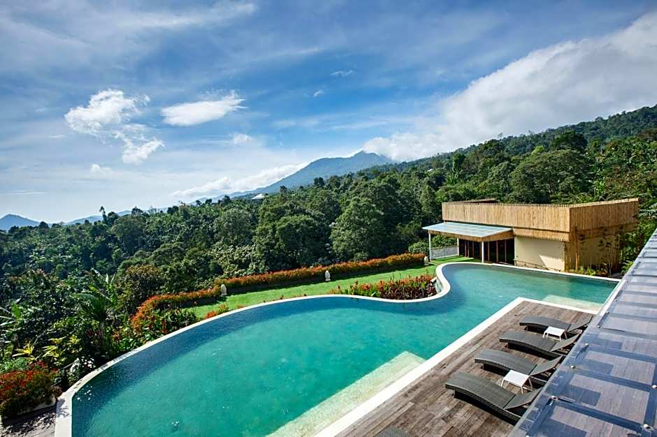 Giriwood Hotel & Villa