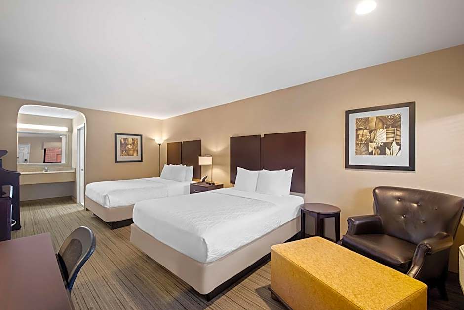 Best Western Cedar Inn