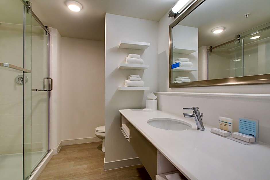 Hampton Inn By Hilton & Suites Milwaukee West