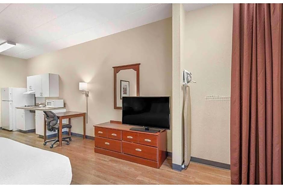 Studio 6 Corporate Extended Stay Chicago Lisle IL