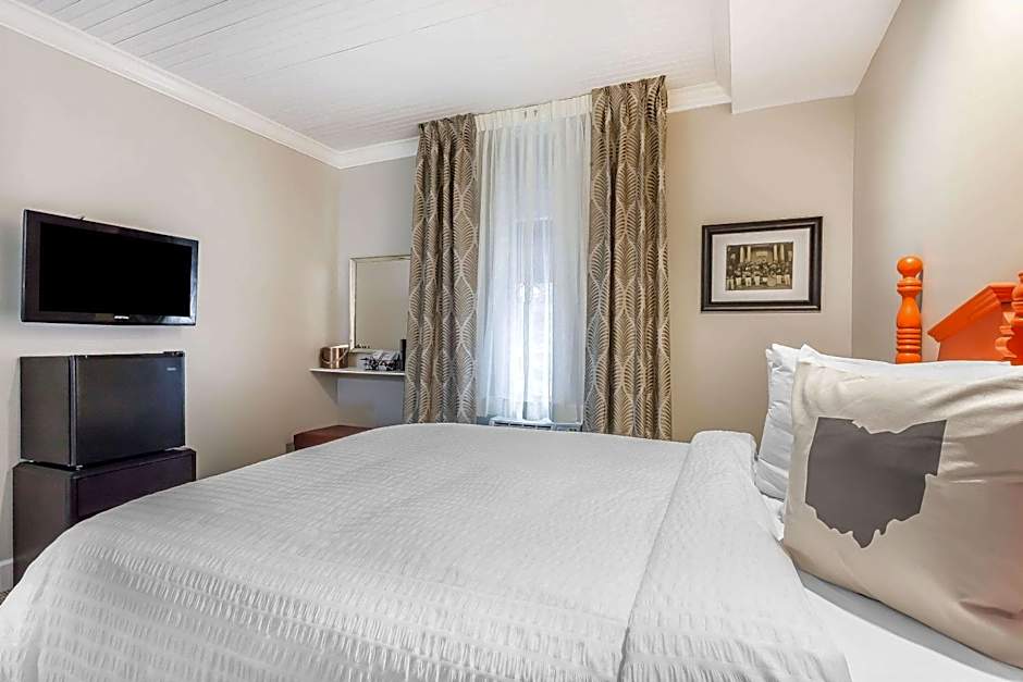 The Aurora Inn Hotel and Event Center