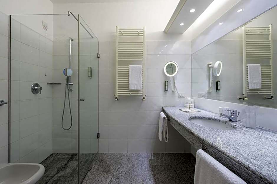 Photo 1 of 5 of Suite, Balcony or Patio
