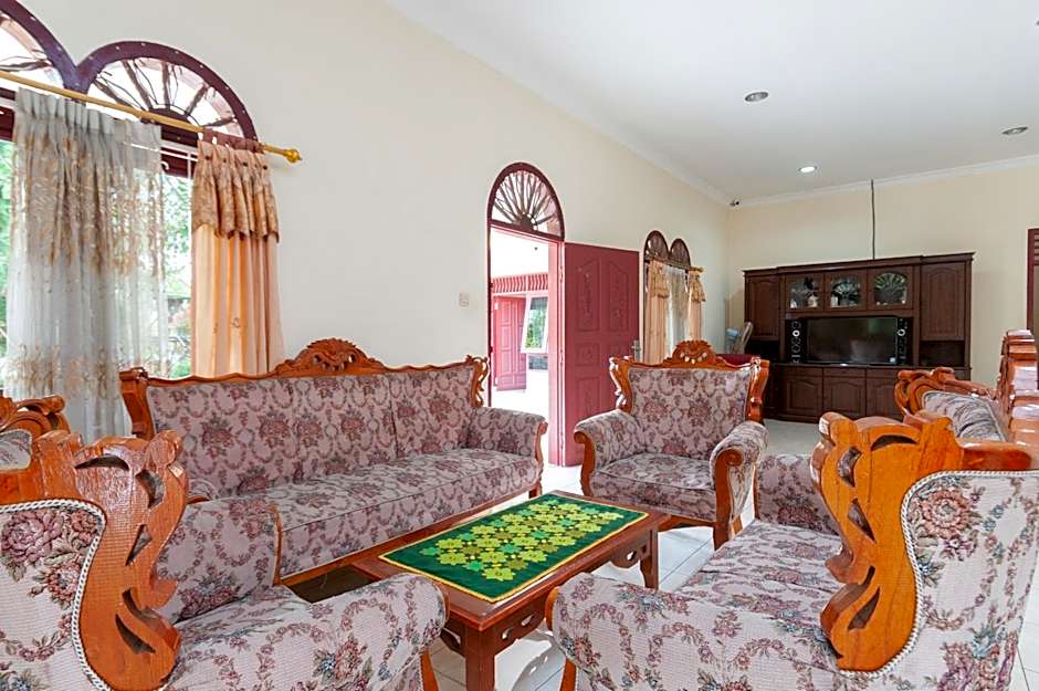 RedDoorz at Samuel Homestay Pematangsiantar