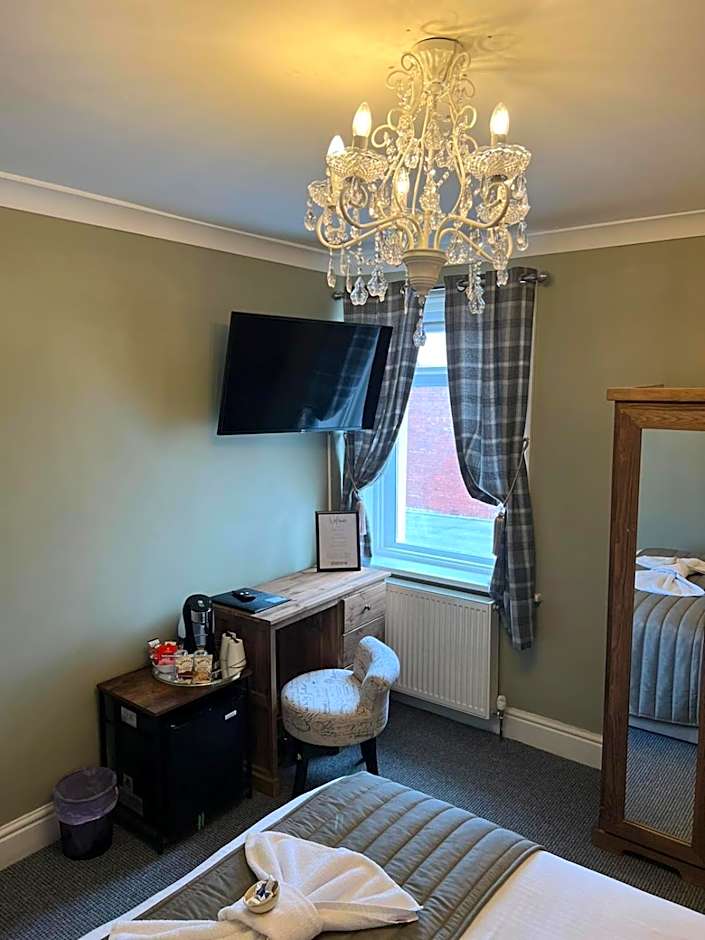 McGraths Hotel & Public Bar