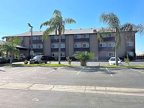 Studio 6 Suites Delano, CA