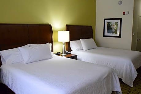 2 Queen Hearing Accessible Room