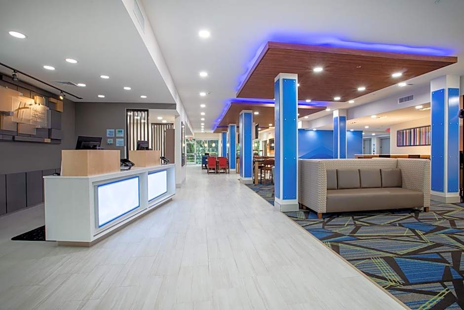 Holiday Inn Express And Suites Deland South By IHG