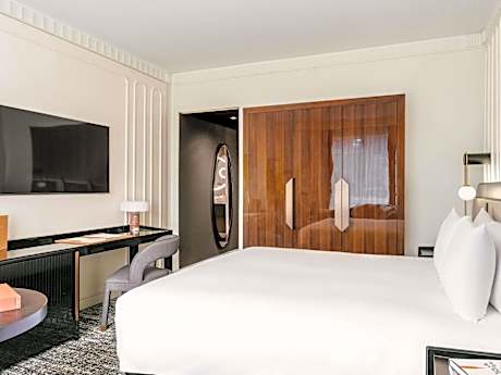 Luxury King Room with City View