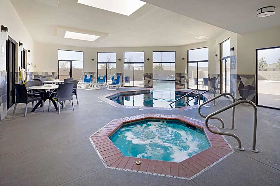 Comfort Inn & Suites Wichita Northeast