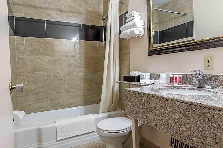 Super 8 by Wyndham Pembroke