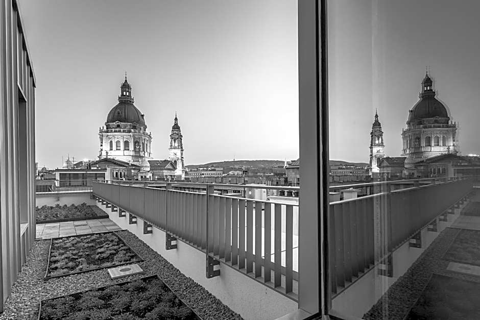 12 Revay Hotel