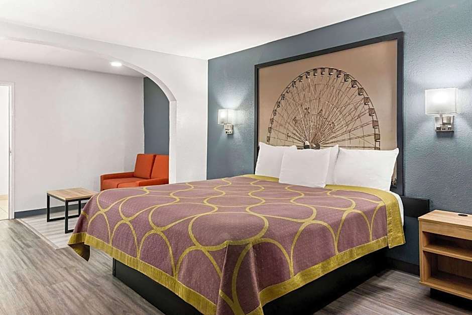 Super 8 by Wyndham Grand Prairie Southwest