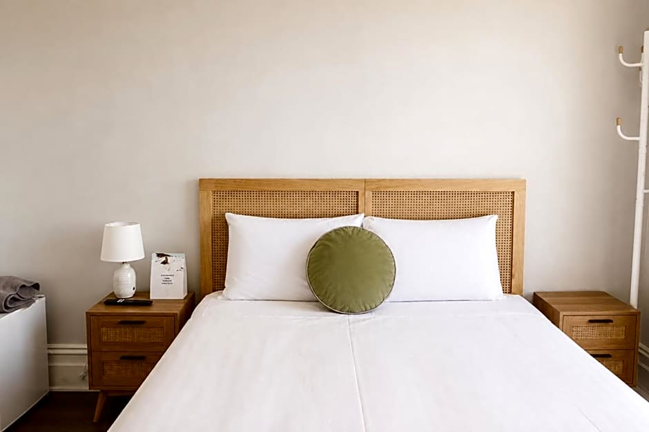 Geraldton Shoreline Lodge