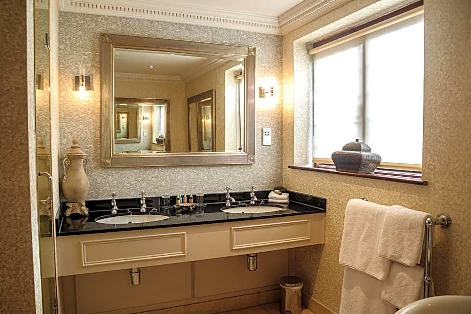 Langshott Manor - Luxury Hotel Gatwick