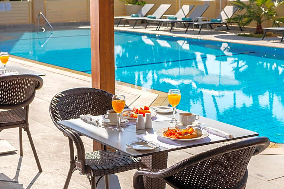 Kapetanios Limassol Hotel