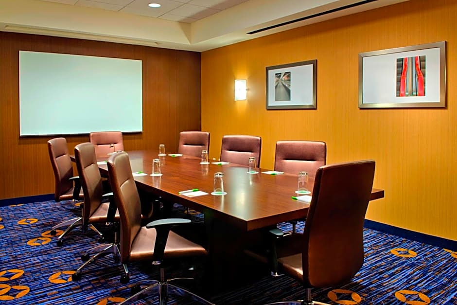 Courtyard by Marriott Newark Downtown