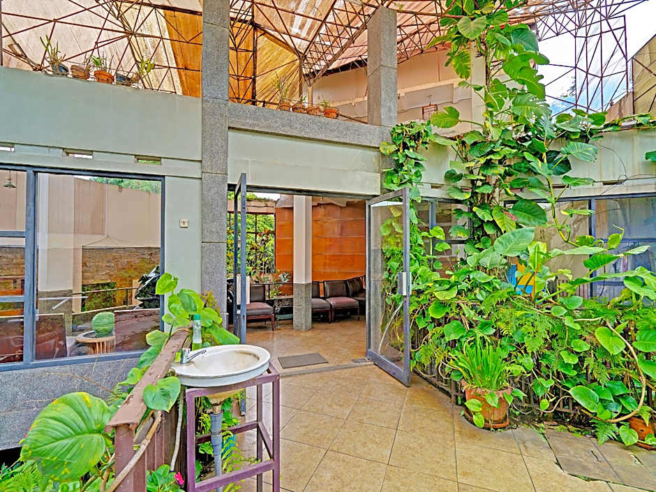 Super OYO Capital O 91810 Hotel Balebat 2