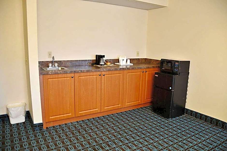 Country Hearth Inn & Suites - Kenton