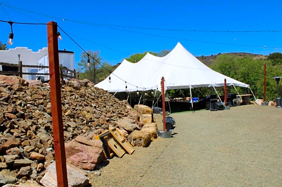 Creekside Lodge and Cabins