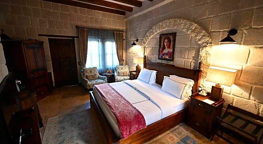 Seraphim Cave Hotel