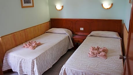 one bedroom Bungalow with Pool View