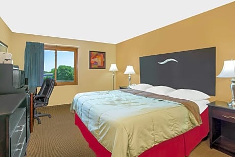 1 King Bed Non-Smoking