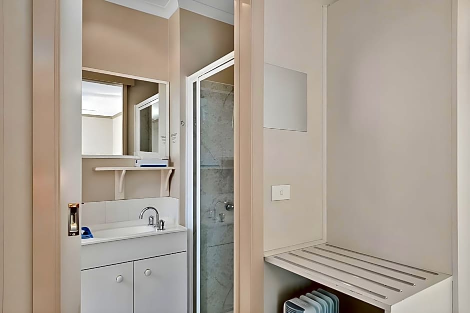 Amoshouse & Swansea Ocean Villas