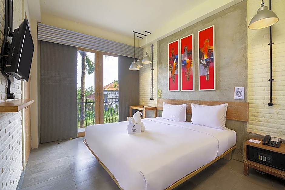 Photo 1 of 11 of Deluxe, Pool View, Balcony