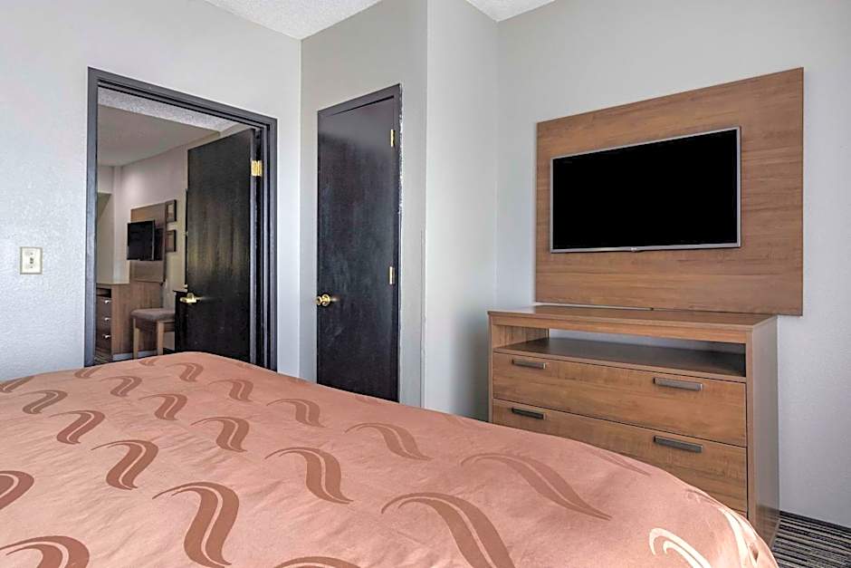 Quality Inn & Suites I-35 E/Walnut Hill