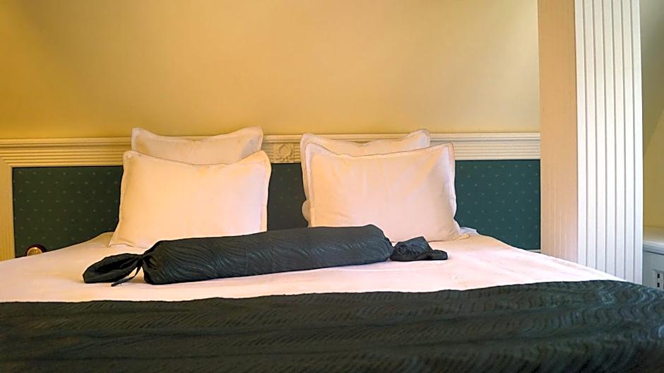 Complex La Tunuri - Vila Economat