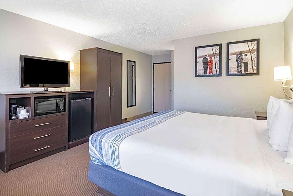 AmericInn by Wyndham Plover Stevens Point