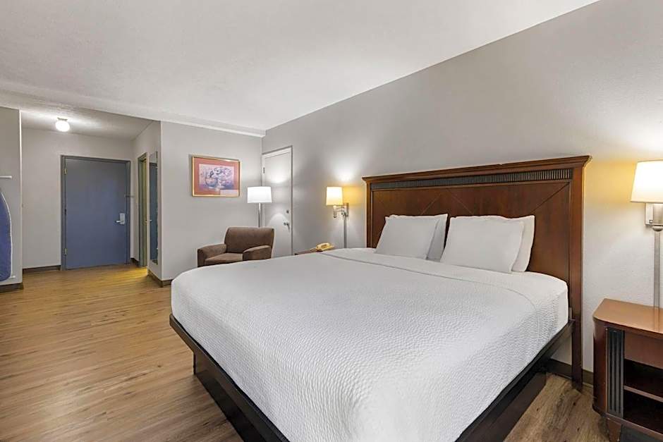 Days Inn by Wyndham Madisonville