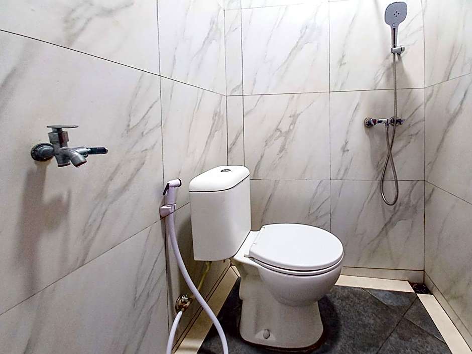 RedDoorz Plus Syariah at Umyas Hotel near Terminal Anjuk Ladang Nganjuk