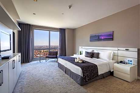 Four Bedroom Penthouse Apartment with Sea View