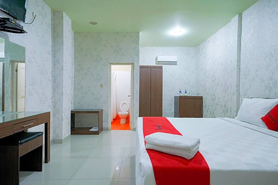 RedDoorz Plus @ Jalan FL Lumban Tobing Sibolga
