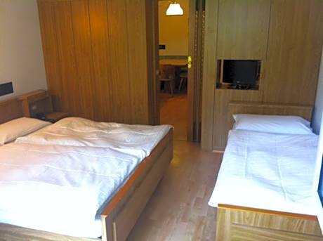 Quadruple Room with Balcony and Mountain View