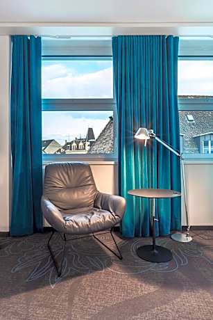 Deluxe Room (2 Adults + 1 Child)