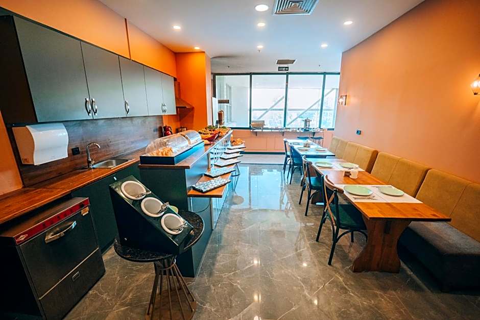 Roof 264 Hotel & Suites