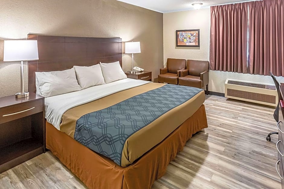 Econo Lodge Inn & Suites Newton