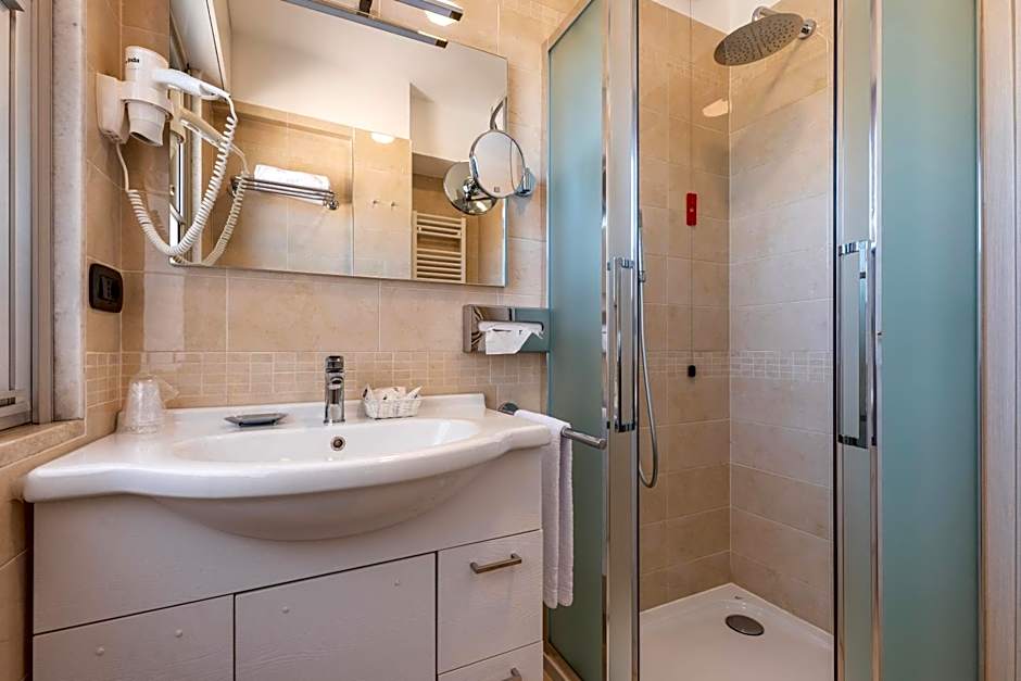 Hotel Bellevue Et Mediterranée