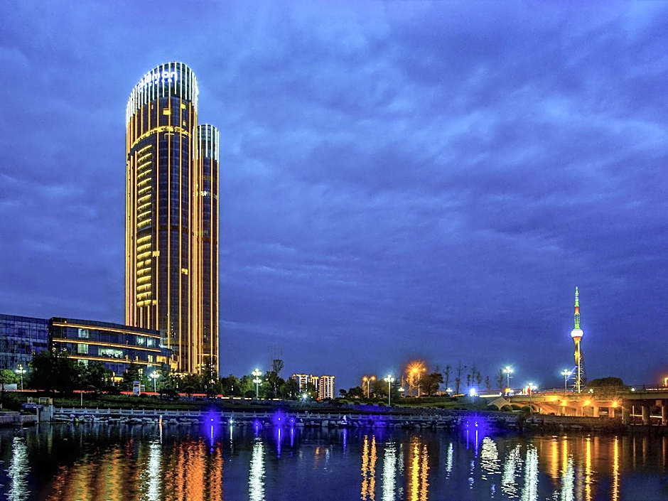 Pullman Linyi Lushang Hotel