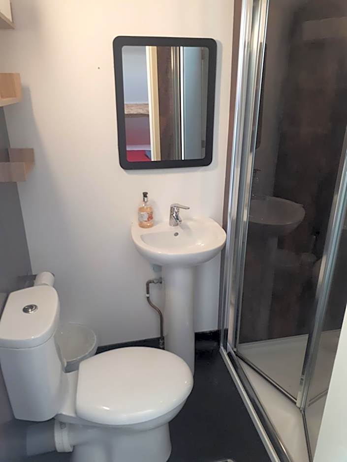 Ty Glyndwr Bunkhouse, Bar and cafe