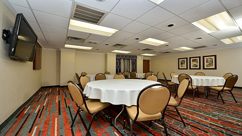 Holiday Inn Express Boston/Milford Hotel, an IHG Hotel
