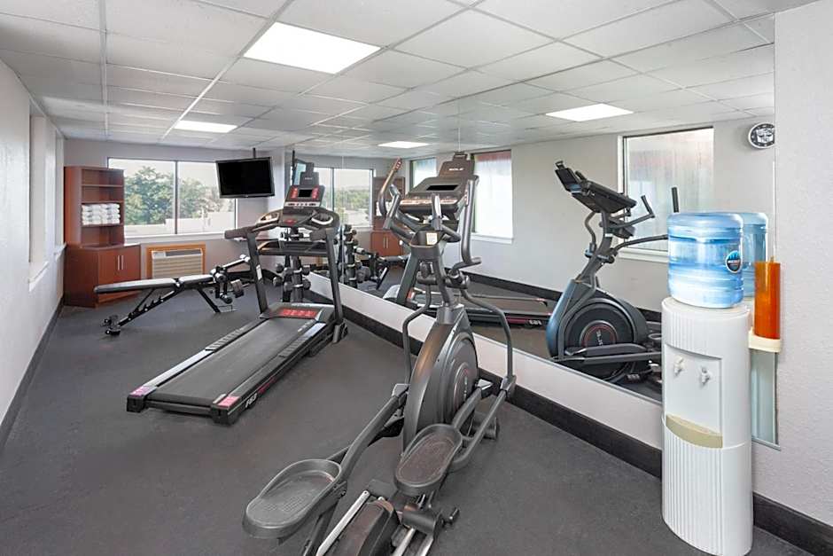 AmericInn & Suites by Wyndham Baraboo Event Center