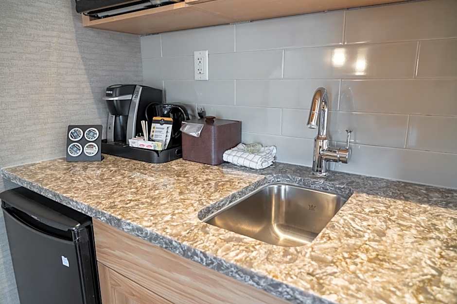 Moose Hotel and Suites